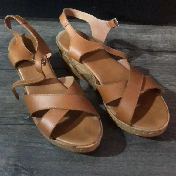 Clanto Italian Sandals - Picture 2 of 15